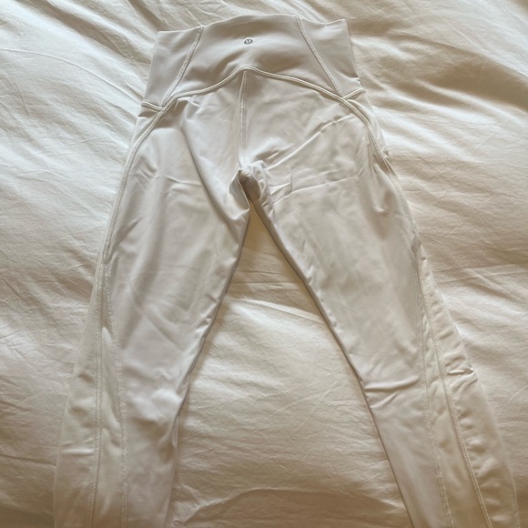 Lululemon White Leggings Train Times 7/8 Pant Size 6 with small hole - Picture 8 of 16